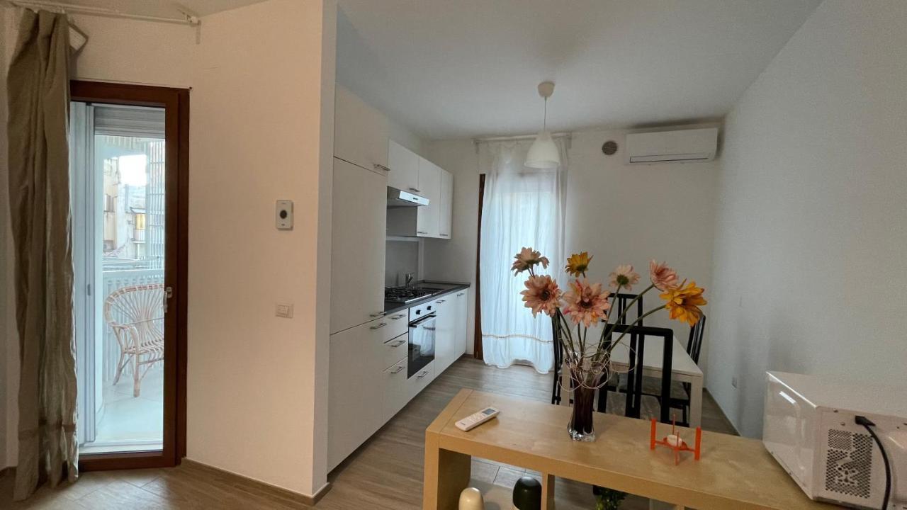 Central Modern Apartment Bari Exterior photo
