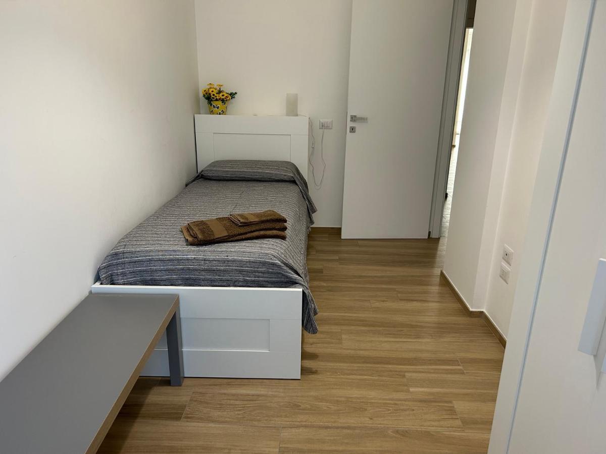 Central Modern Apartment Bari Exterior photo